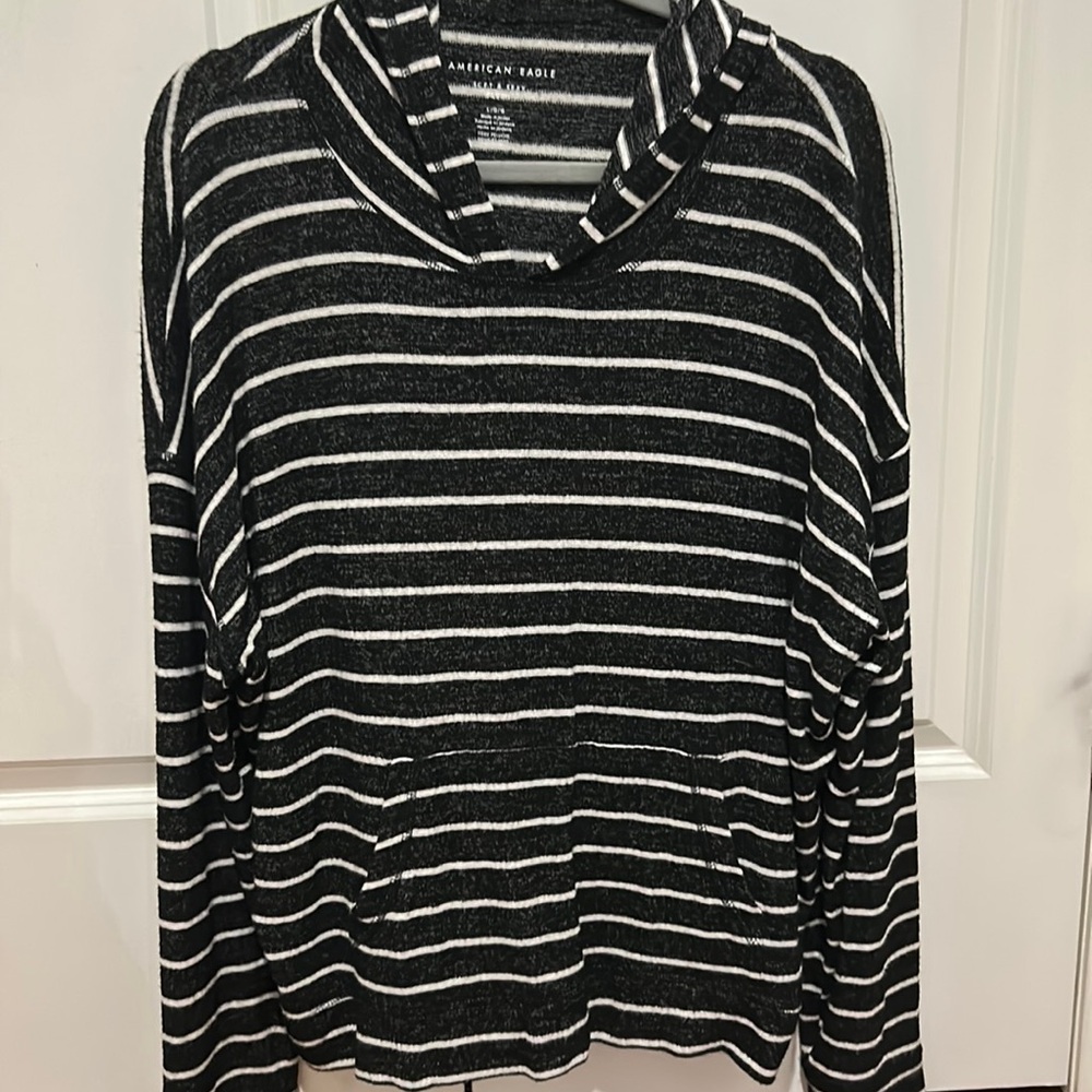 American eagle hooded thin sweatshirt